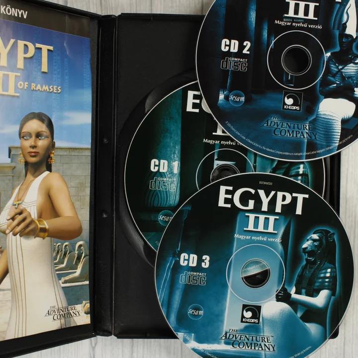 Az Egypt III mindhárom CD-ROM lemeze a tok előtt