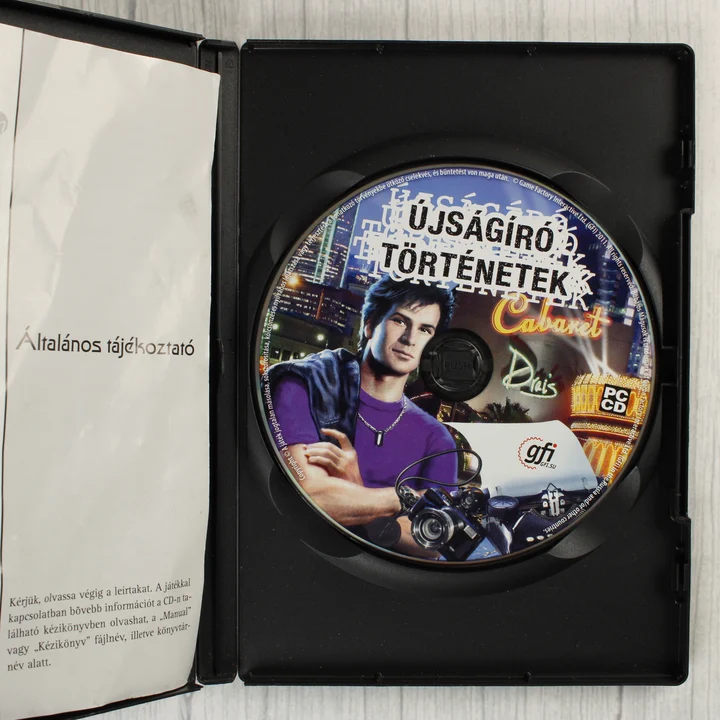 Újságíró történetek PC belső Nyitott tok az Újságíró történetek CD-vel és a tájékoztatóval