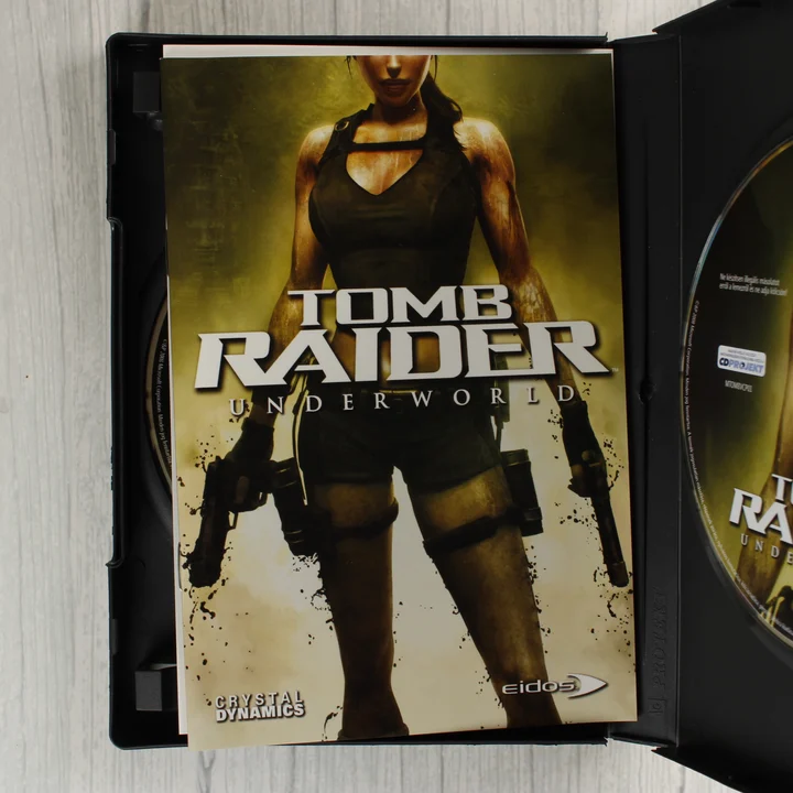 Tomb Raider Underworld kézikönyv Tomb Raider Underworld kézikönyv a tokban