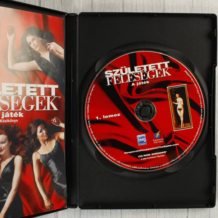 Született feleségek játék lemez 1 A nyitott tok az első lemezzel és a kézikönyvvel