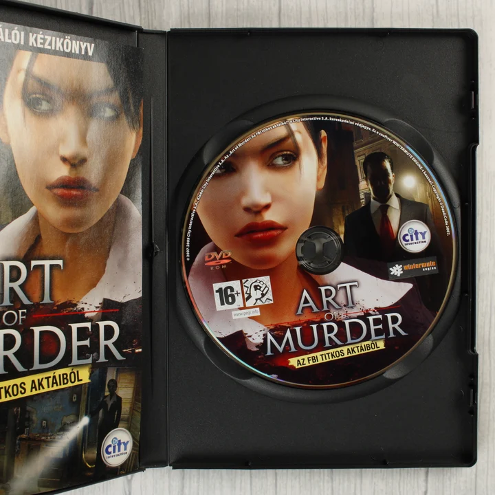 Nyitott tok az Art of Murder DVD-vel és a kézikönyvvel
