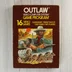 Az Outlaw videójáték barna színű dobozának előlapja vadnyugati illusztrációval.