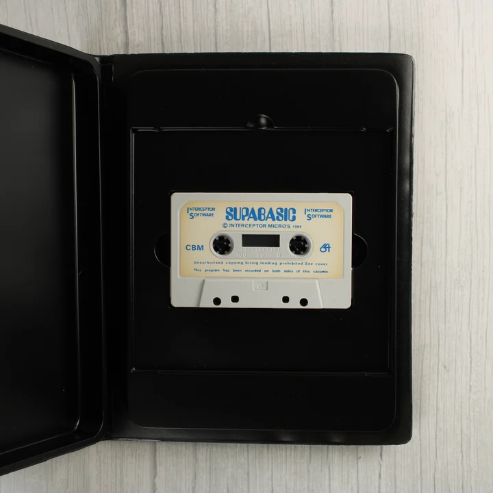 Supabasic C64 kazetta belső nézet Supabasic szoftver kazetta a tokban
