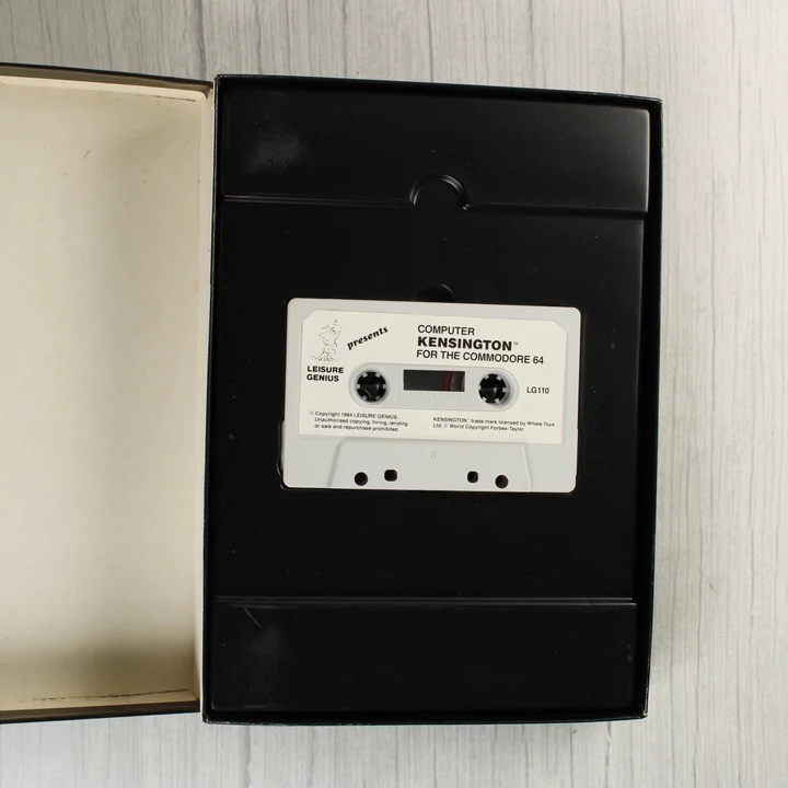 Computer Kensington C64 kazetta Computer Kensington Commodore 64 kazetta a nyitott dobozban