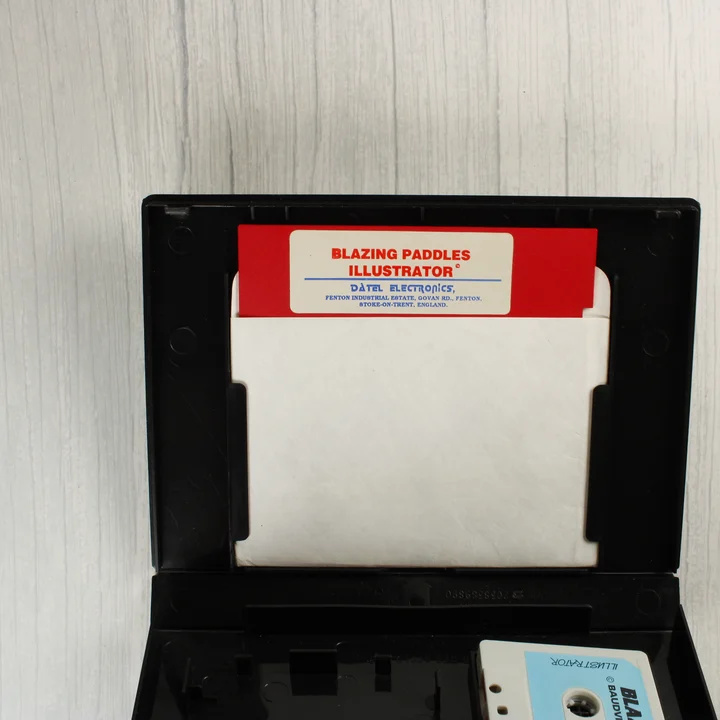 A csomagban található 5,25 colos floppy lemez