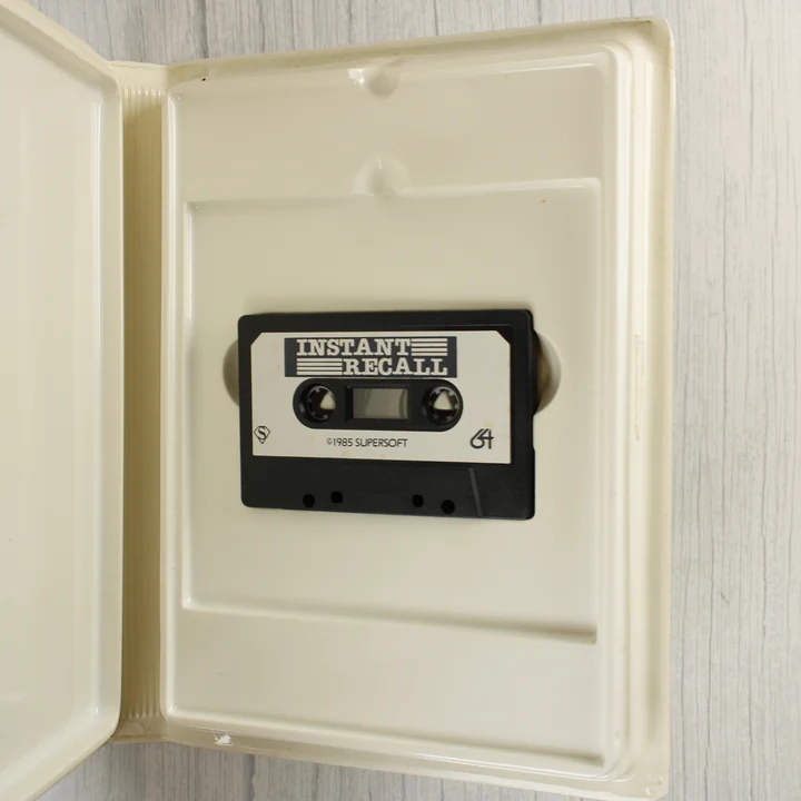 Instant Recall C64 kazetta Instant Recall szoftver kazetta a nyitott tokban