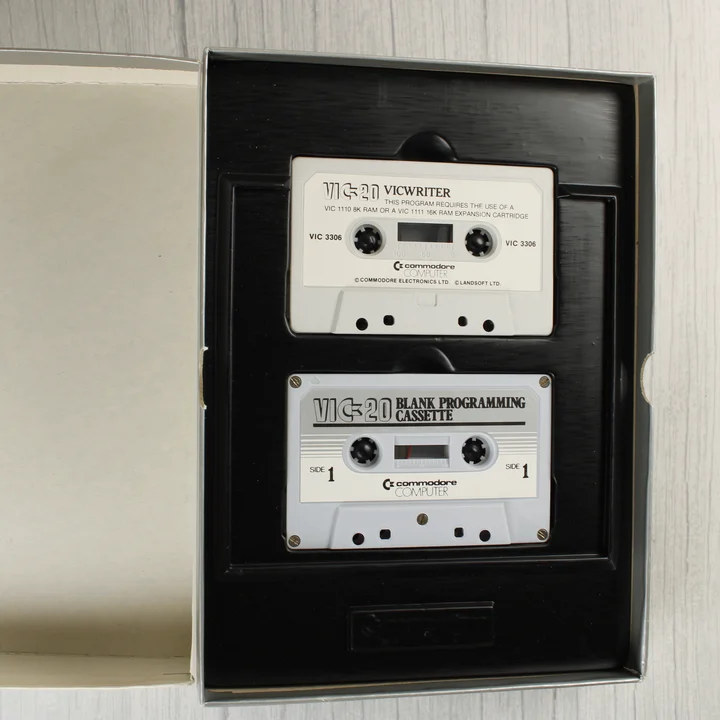 VICWRITER szoftverkazetták a dobozban
