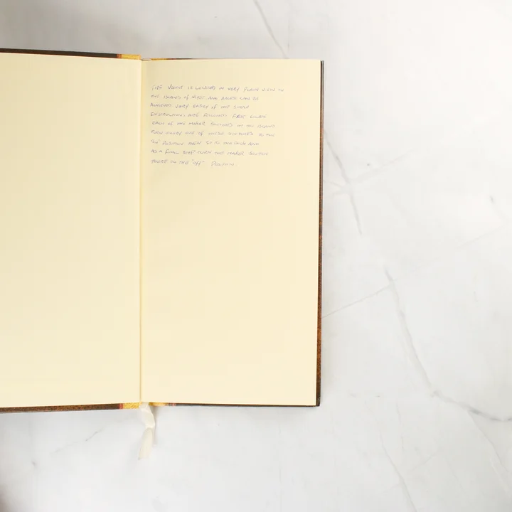 Myst napló belső A Myst napló nyitott oldala kézzel írt szöveggel