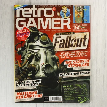 A Retro Gamer magazin Fallout borítója egy Power Armor sisakkal