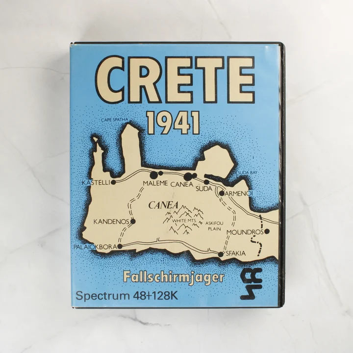 Crete 1941 videójáték tokjának előlapja Kréta térképével