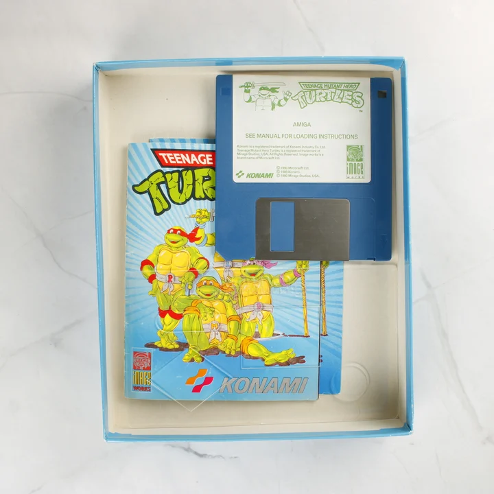 A kék floppy lemez a dobozban