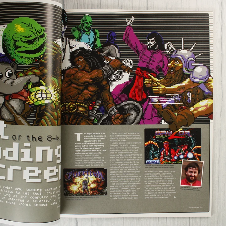 Retro Gamer magazin belső A Retro Gamer magazin belső oldala 8-bites videójáték grafikákkal.