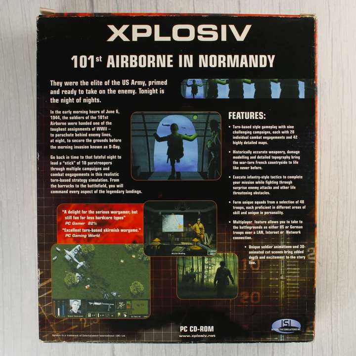 A játék dobozának hátoldala leírással és képernyőképekkel