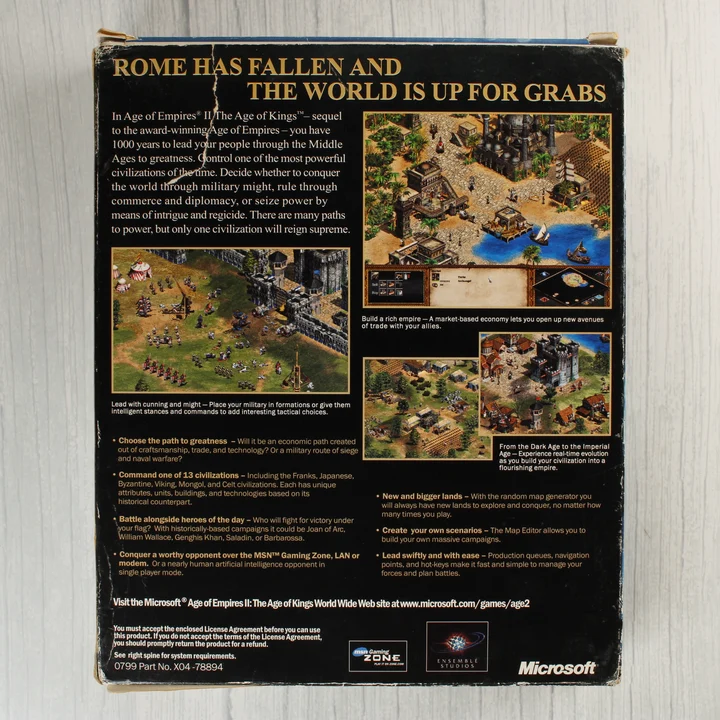 Az Age of Empires II videójáték dobozának hátoldala leírásokkal és képernyőképekkel.