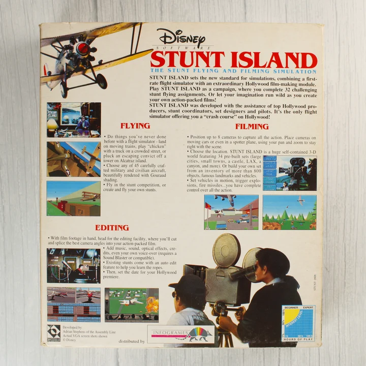 Stunt Island videójáték dobozának hátoldala leírásokkal és képernyőképekkel