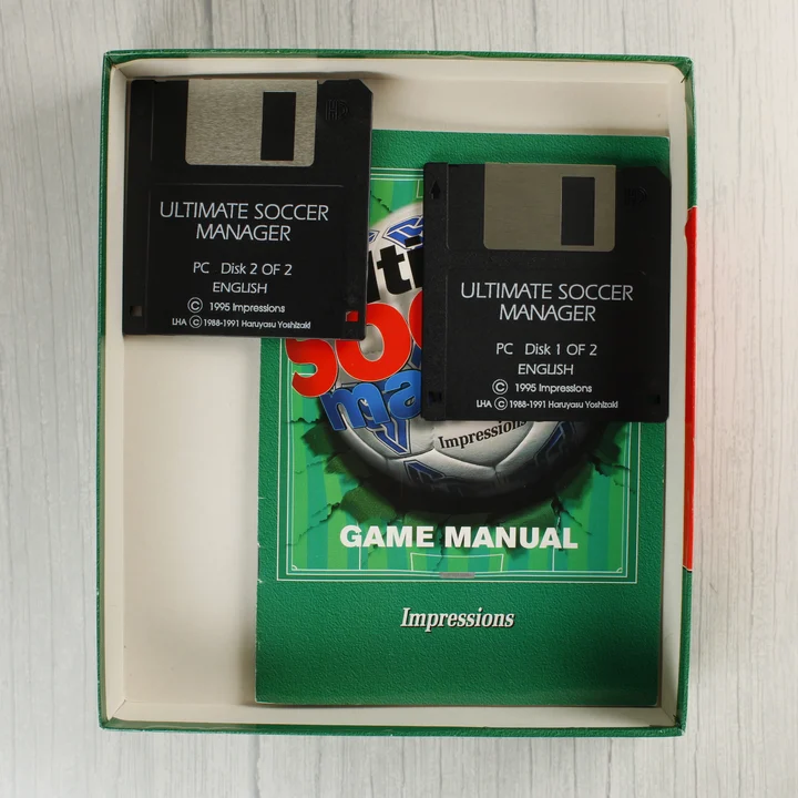 Ultimate Soccer Manager lemezek és kézikönyv Az Ultimate Soccer Manager tartalma: két floppy lemez és a kézikönyv
