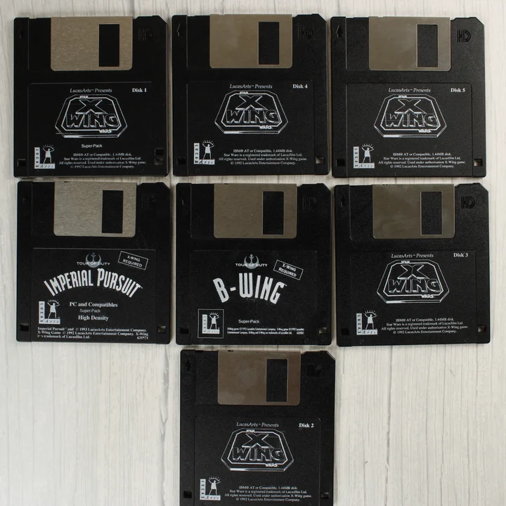 Hét darab 3,5 colos floppy lemez a Star Wars X-Wing játékhoz
