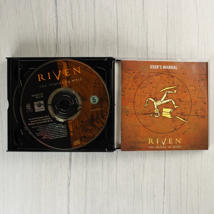 Riven 5. számú CD-lemez és a felhasználói kézikönyv