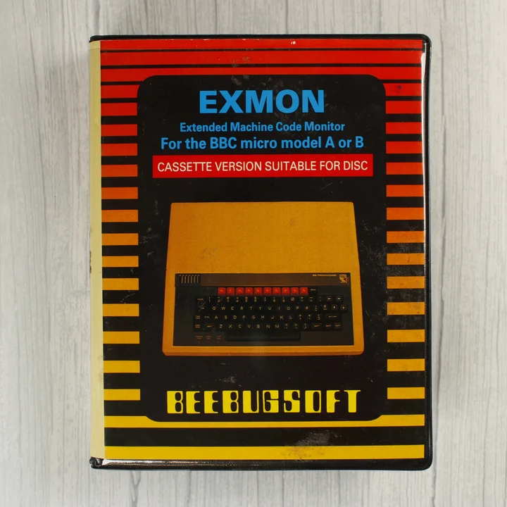 Az EXMON szoftver elülső borítója narancssárga-fekete csíkos mintával és egy BBC Micro számítógép képével.