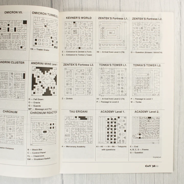 A magazin belső oldala fekete-fehér játéktérképekkel