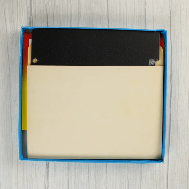 5,25 colos floppy lemez papírtokban a játék dobozában