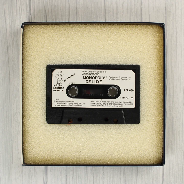 Monopoly Deluxe videójáték magnókazetta a dobozban