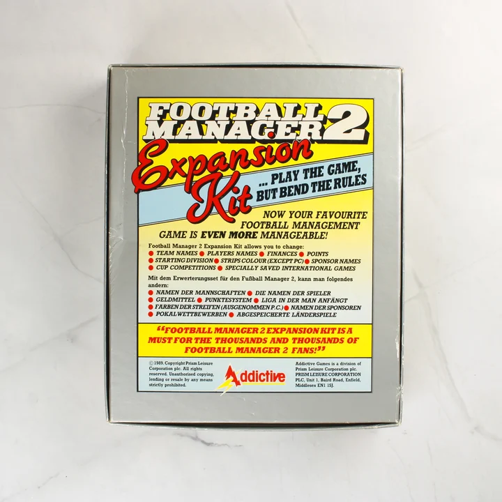 A Football Manager 2 Expansion Kit dobozának hátoldala leírásokkal