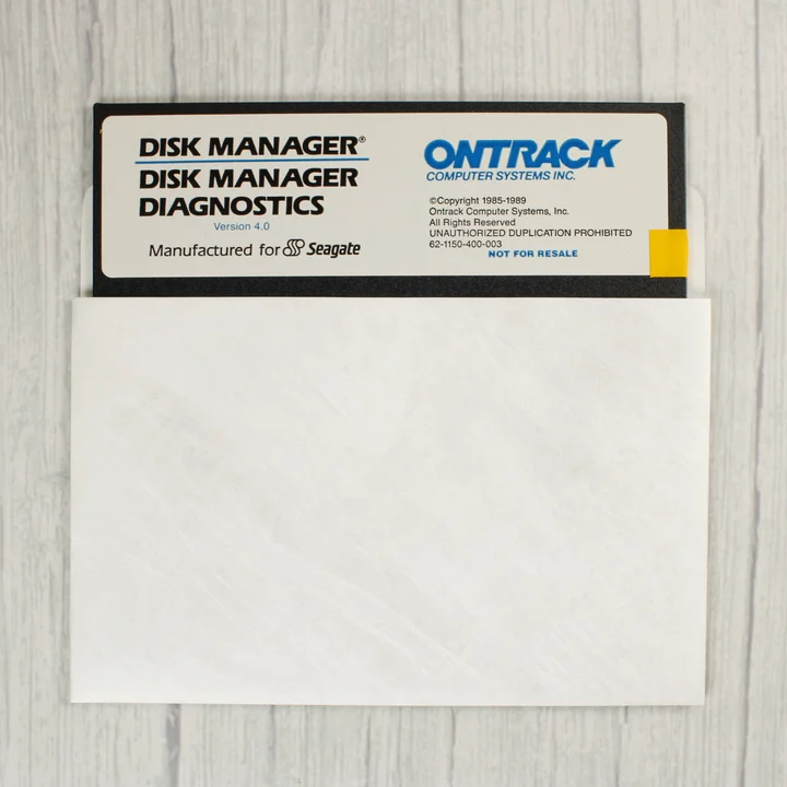 5,25 colos floppy lemez fehér papírtokban