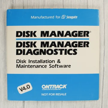 Ontrack Disk Manager v4.0 szoftver kék-fehér papírtokja
