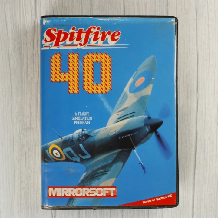 Spitfire 40 videójáték tokjának előlapja egy repülőgéppel
