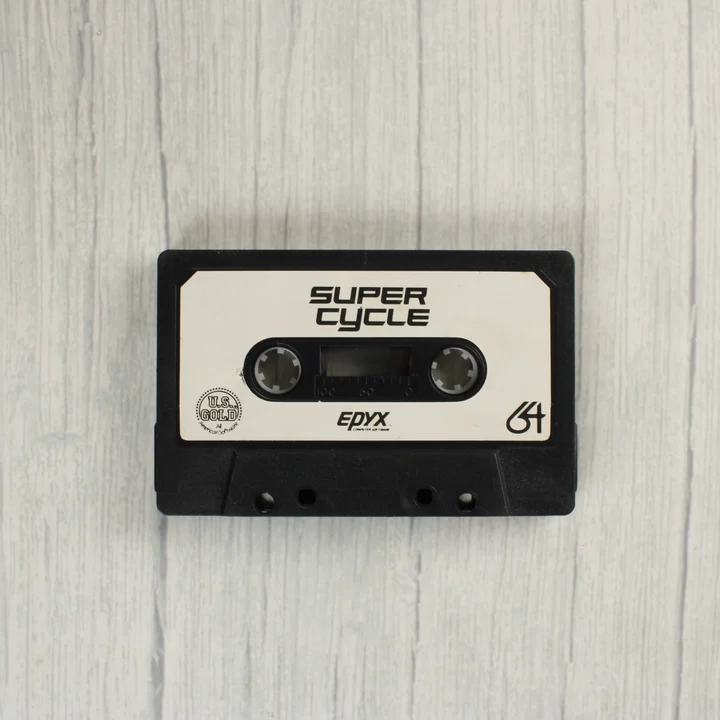 Super Cycle Commodore 64 fekete adathordozó kazetta