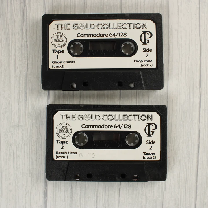 Két fekete Commodore 64 kazetta a The Gold Collection válogatásból