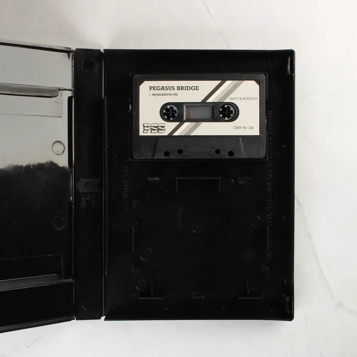 Pegasus Bridge C64 kazetta A Pegasus Bridge eredeti játék kazettája a tokban