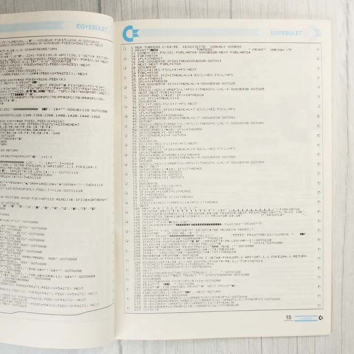 A folyóirat belső oldala a Torpedo játék BASIC kódjával.