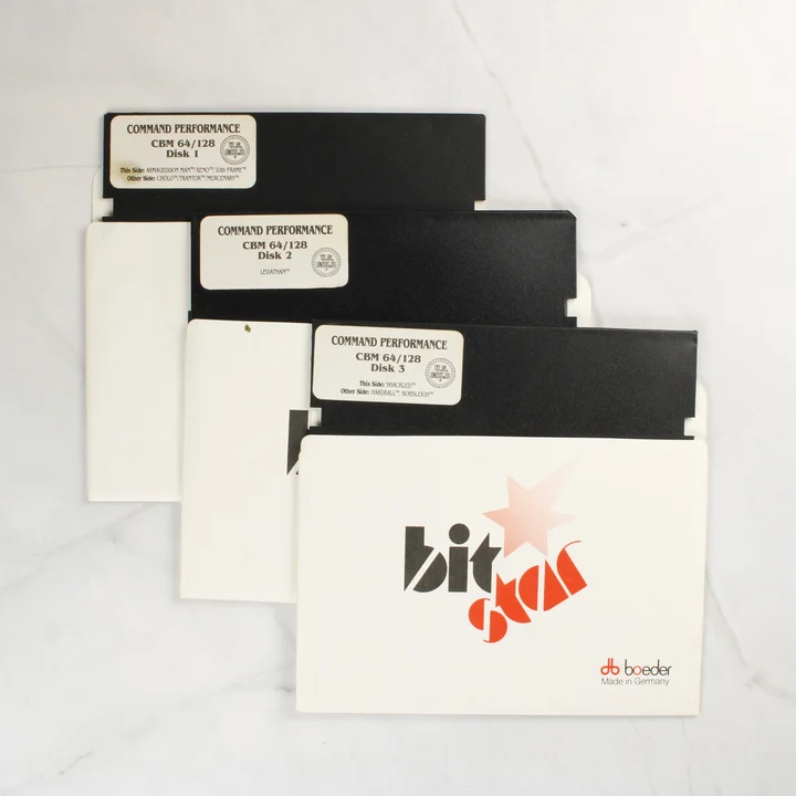 Három darab 5,25 colos floppy lemez papírtokban