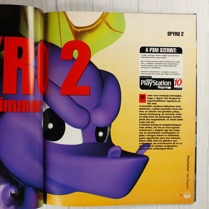 A PlayStation Tipp magazin belső oldala a Spyro 2 játék leírásával.