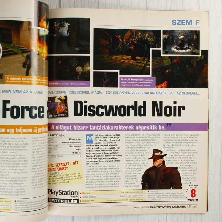 A PlayStation Magazin belső oldala a Discworld Noir játékteszttel.