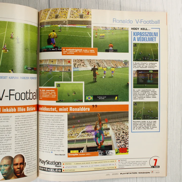 A magazin belső oldala a Ronaldo V-Football játék tesztjével.