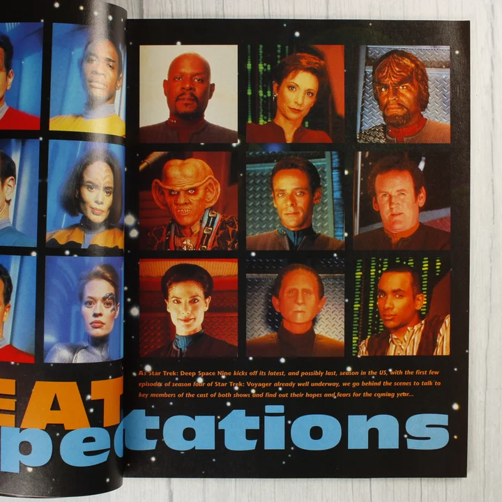 A Star Trek magazin belső oldala a szereplők portréival.