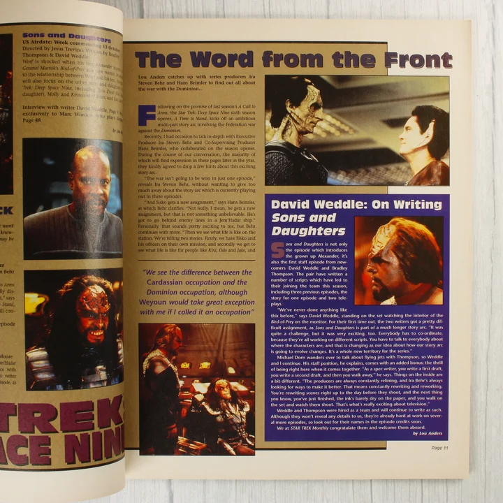 A Star Trek magazin belső oldala a Deep Space Nine sorozatról szóló cikkel.