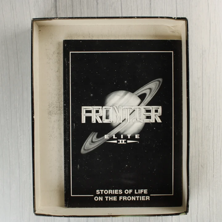 Frontier: Elite II novelláskötet Stories of Life on the Frontier füzet a dobozban