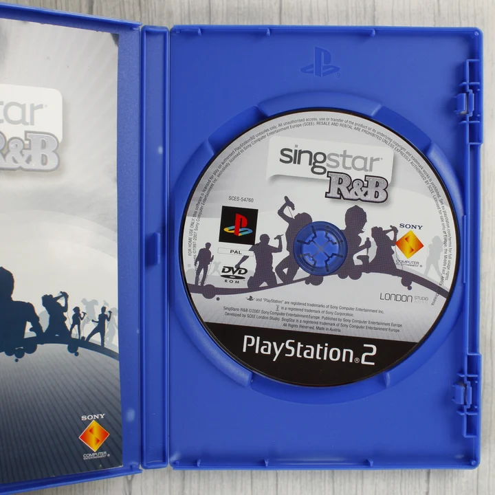 SingStar R&B PS2 lemez és belső Nyitott SingStar R&B tok a játéklemezzel és az útmutatóval
