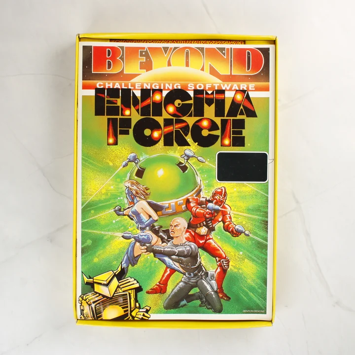 Enigma Force C64 nyitott doboz Az Enigma Force nyitott doboza a belső tartalommal