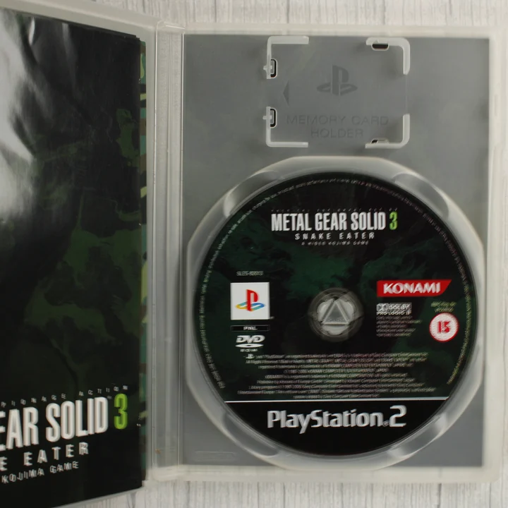 Metal Gear Solid 3 PS2 lemez és útmutató Metal Gear Solid 3: Snake Eater nyitott tok lemezzel és útmutatóval