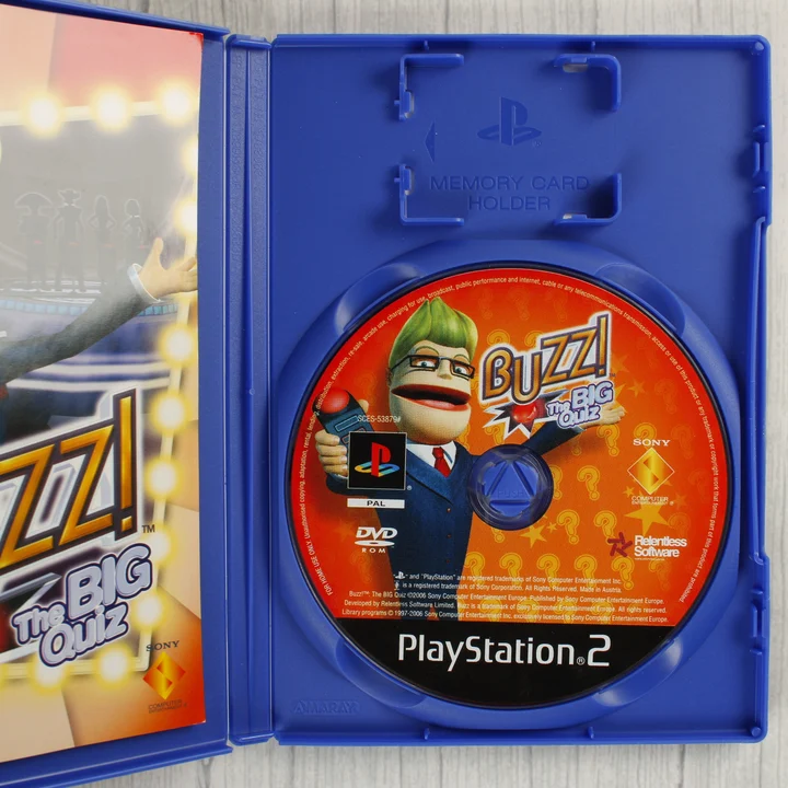 Buzz! The Big Quiz PS2 belső Nyitott Buzz! The Big Quiz tok a lemezzel és a kézikönyvvel