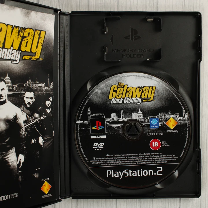 The Getaway: Black Monday PS2 belső The Getaway: Black Monday nyitott tok lemezzel és füzettel
