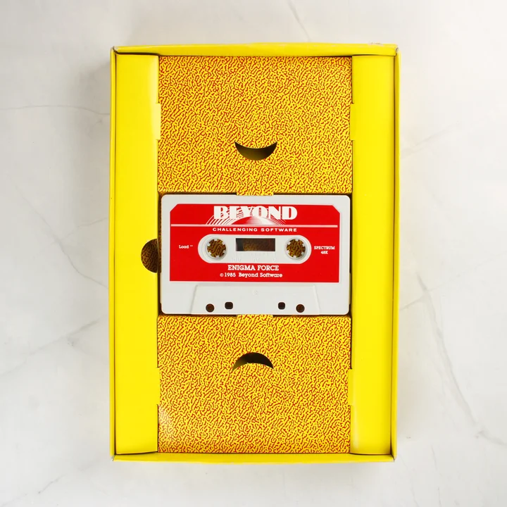 Enigma Force videójáték kazetta a sárga dobozában