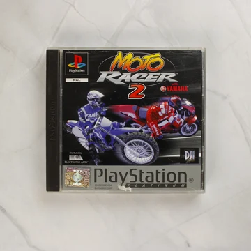 Moto Racer 2 PlayStation Platinum videójáték tokja elölről