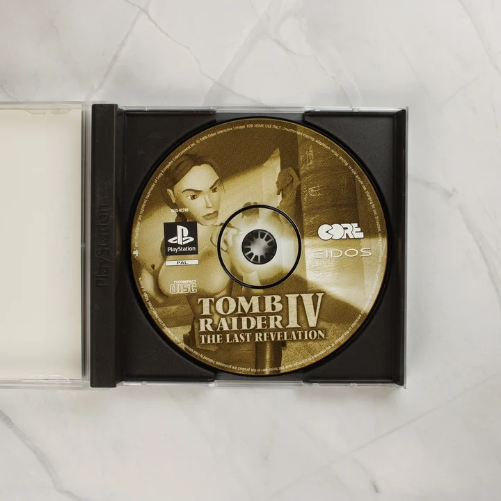 Tomb Raider IV: The Last Revelation PlayStation lemez a tokban
