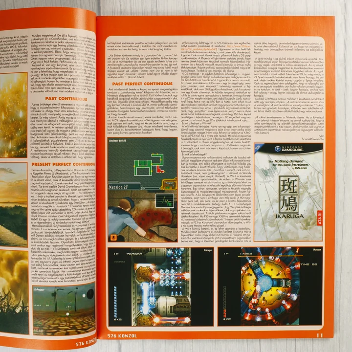 Az 576 Konzol magazin belső oldalai az Ikaruga játék képeivel.